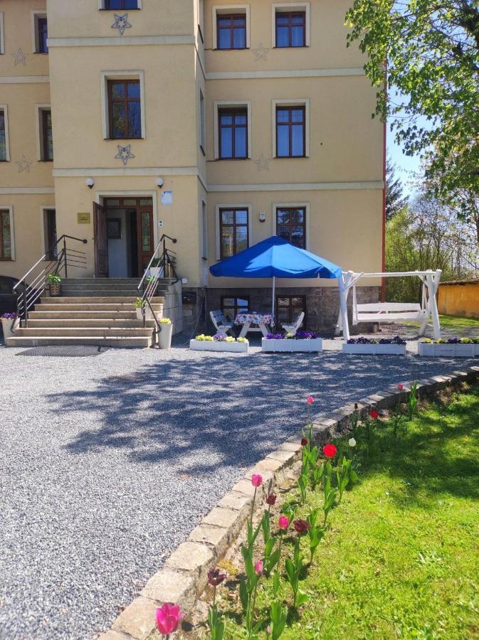 Willa Pod Gwiazdami & Spa Kudowa-Zdrój Kültér fotó
