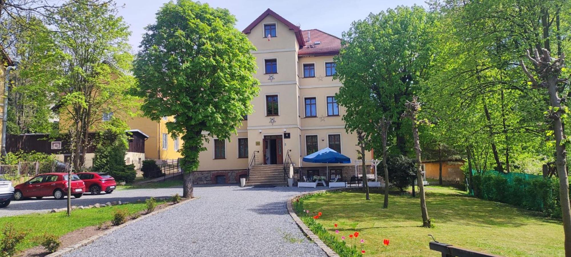 Willa Pod Gwiazdami & Spa Kudowa-Zdrój Kültér fotó